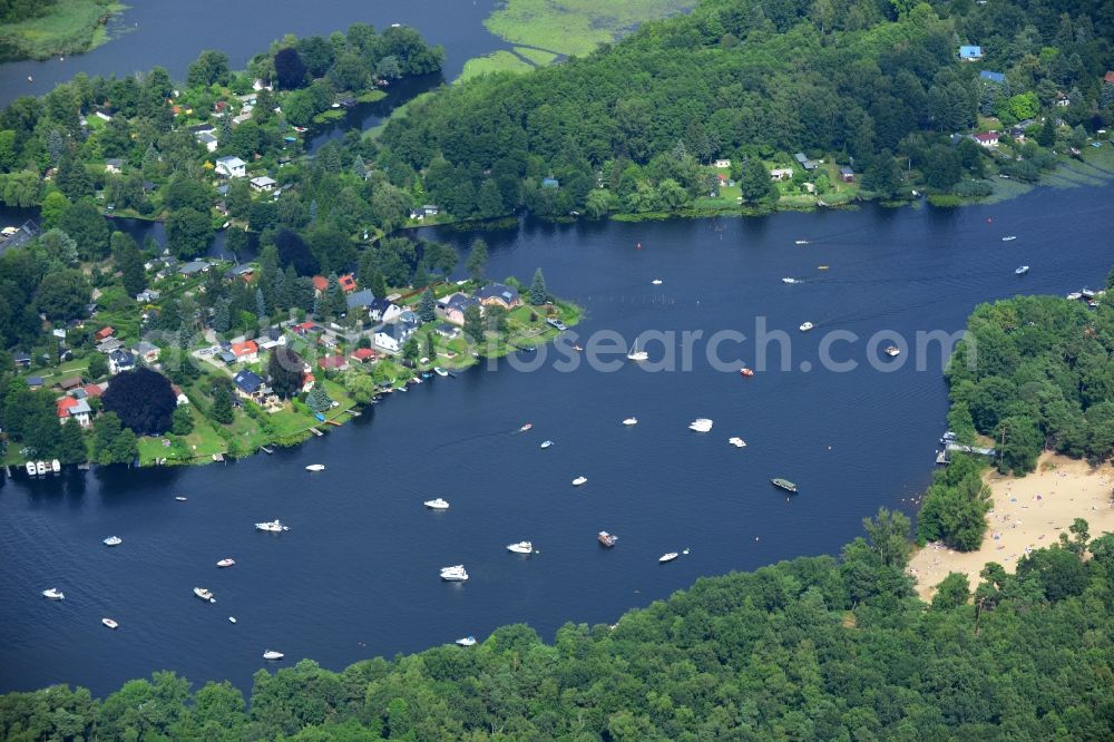 Berlin Rahnsdorf from the bird's eye view: Riparian areas Müggelwerder to the Müggelspree / Little Mueggelsee in Berlin Rahnsdorf