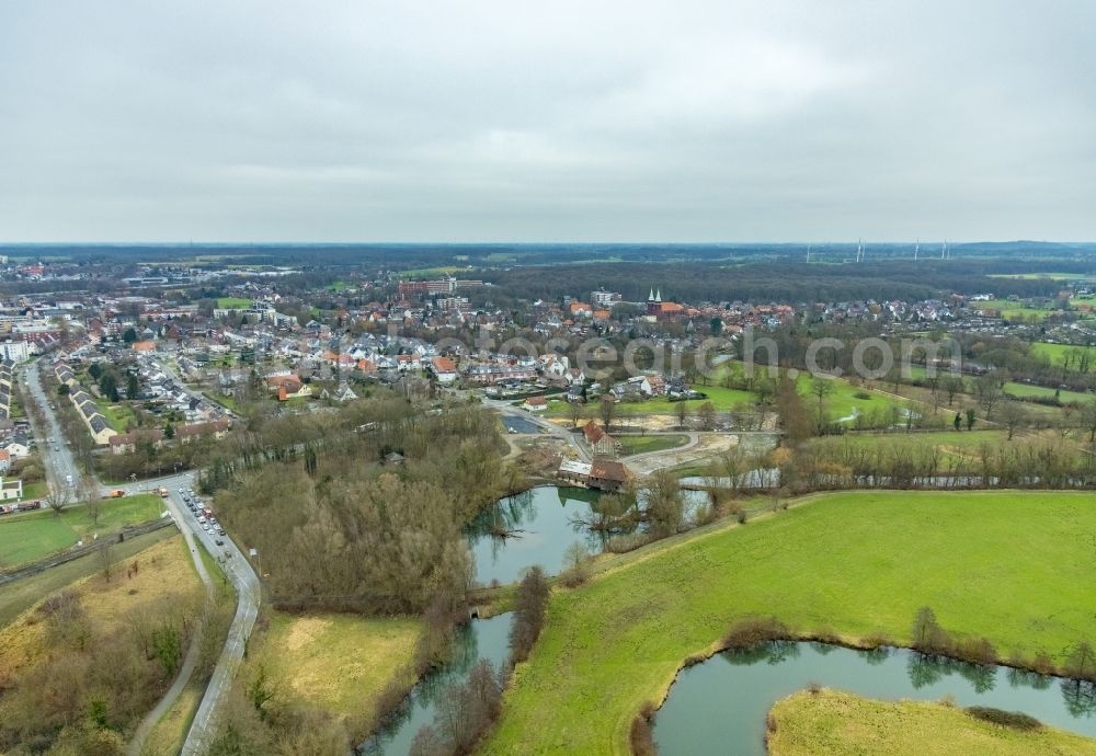 Aerial photograph Hamm - Curved loop of the riparian zones on the course of the river Muehlgraben in the district Heessen in Hamm at Ruhrgebiet in the state North Rhine-Westphalia, Germany