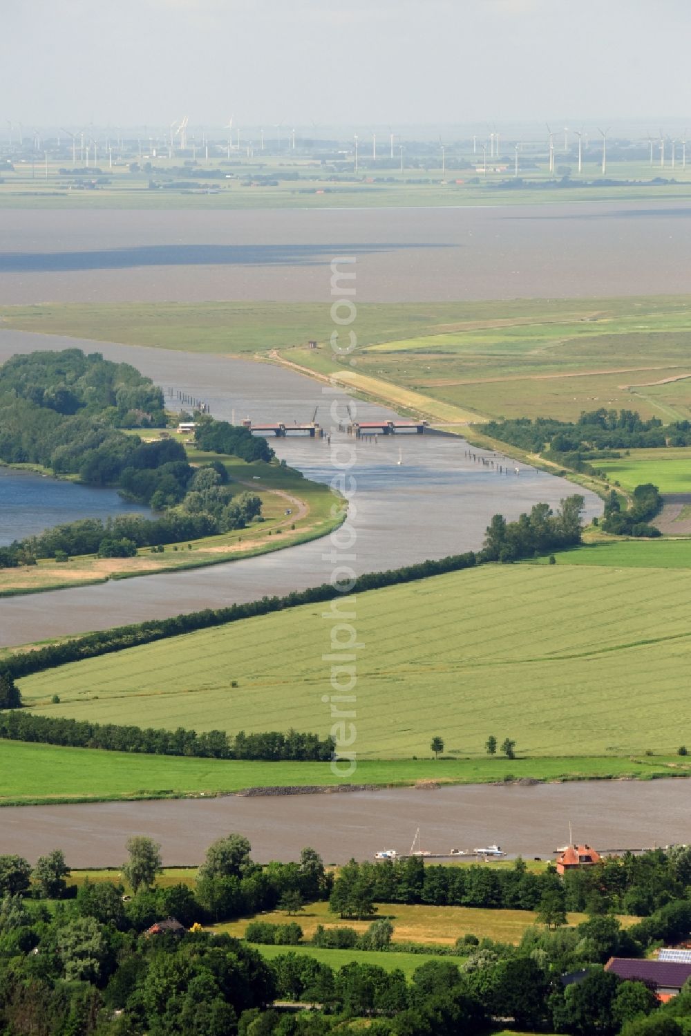 Aerial photograph Neuhaus (Oste) - Curved loop of the riparian zones on the course of the river Neuhaus Buelkauer Kanal in Neuhaus (Oste) in the state Lower Saxony, Germany