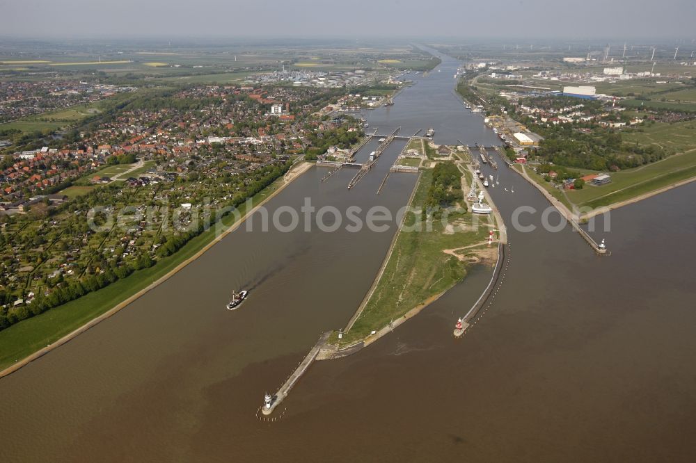 Aerial image Brunsbüttel - Shore areas of the Nord- Ostsee- Canal in Brunsbuettel in Schleswig-Holstein