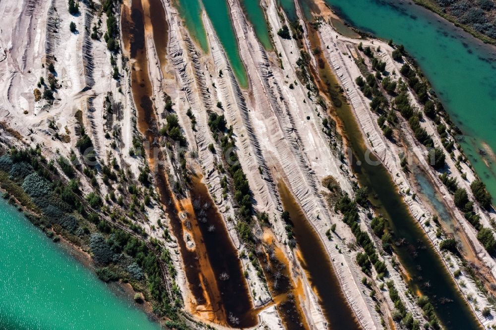 Aerial image Großpösna - Shore areas of flooded former lignite opencast mine and renaturation lake Stoermthaler See in Grosspoesna in the state Saxony, Germany