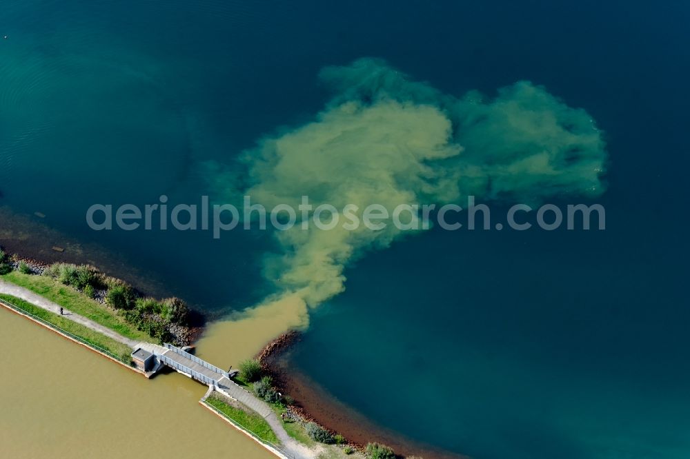 Aerial image Großpösna - Shore areas of flooded former lignite opencast mine and renaturation lake Stoermthaler See in the district Stoermthal in Grosspoesna in the state Saxony, Germany