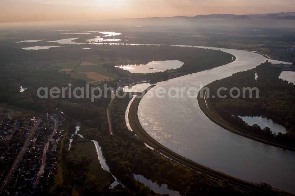 Aerial image Drusenheim - Curved loop of the riparian zones on the course of the river Rhein at the german french border in Drusenheim in Alsace-Champagne-Ardenne-Lorraine, France