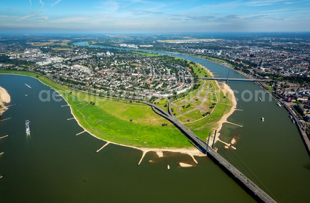 Düsseldorf from above - Curved loop of the riparian zones on the course of the river Rhine in Duesseldorf in the state North Rhine-Westphalia