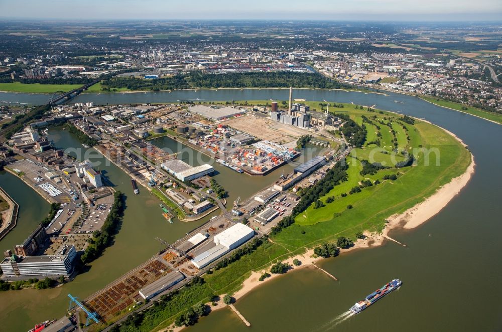 Düsseldorf from the bird's eye view: Curved loop of the riparian zones on the course of the river Rhine in Duesseldorf in the state North Rhine-Westphalia