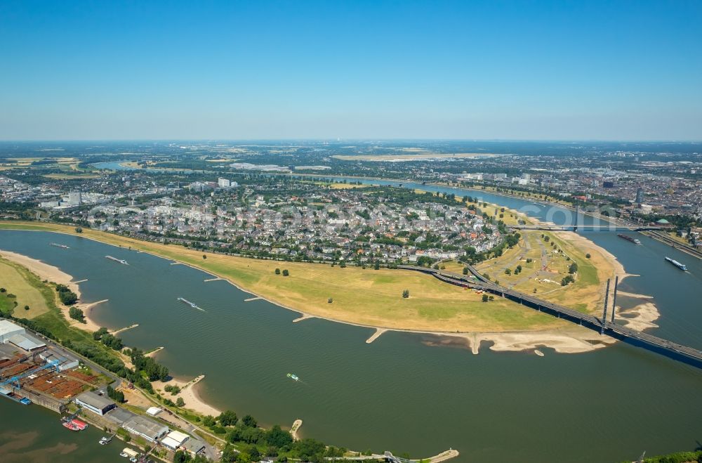 Düsseldorf from above - Curved loop of the riparian zones on the course of the river Rhine in Duesseldorf in the state North Rhine-Westphalia, Germany