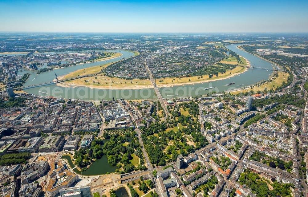 Düsseldorf from above - Curved loop of the riparian zones on the course of the river Rhine in Duesseldorf in the state North Rhine-Westphalia, Germany