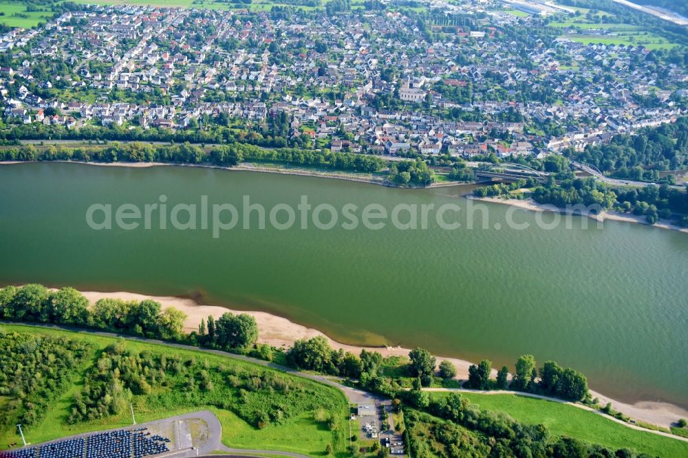 Aerial image Neuwied - Curved loop of the riparian zones on the course of the river Rhine in Neuwied in the state Rhineland-Palatinate, Germany