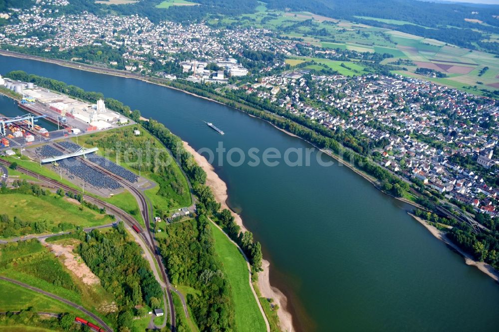 Aerial photograph Neuwied - Curved loop of the riparian zones on the course of the river Rhine in Neuwied in the state Rhineland-Palatinate, Germany