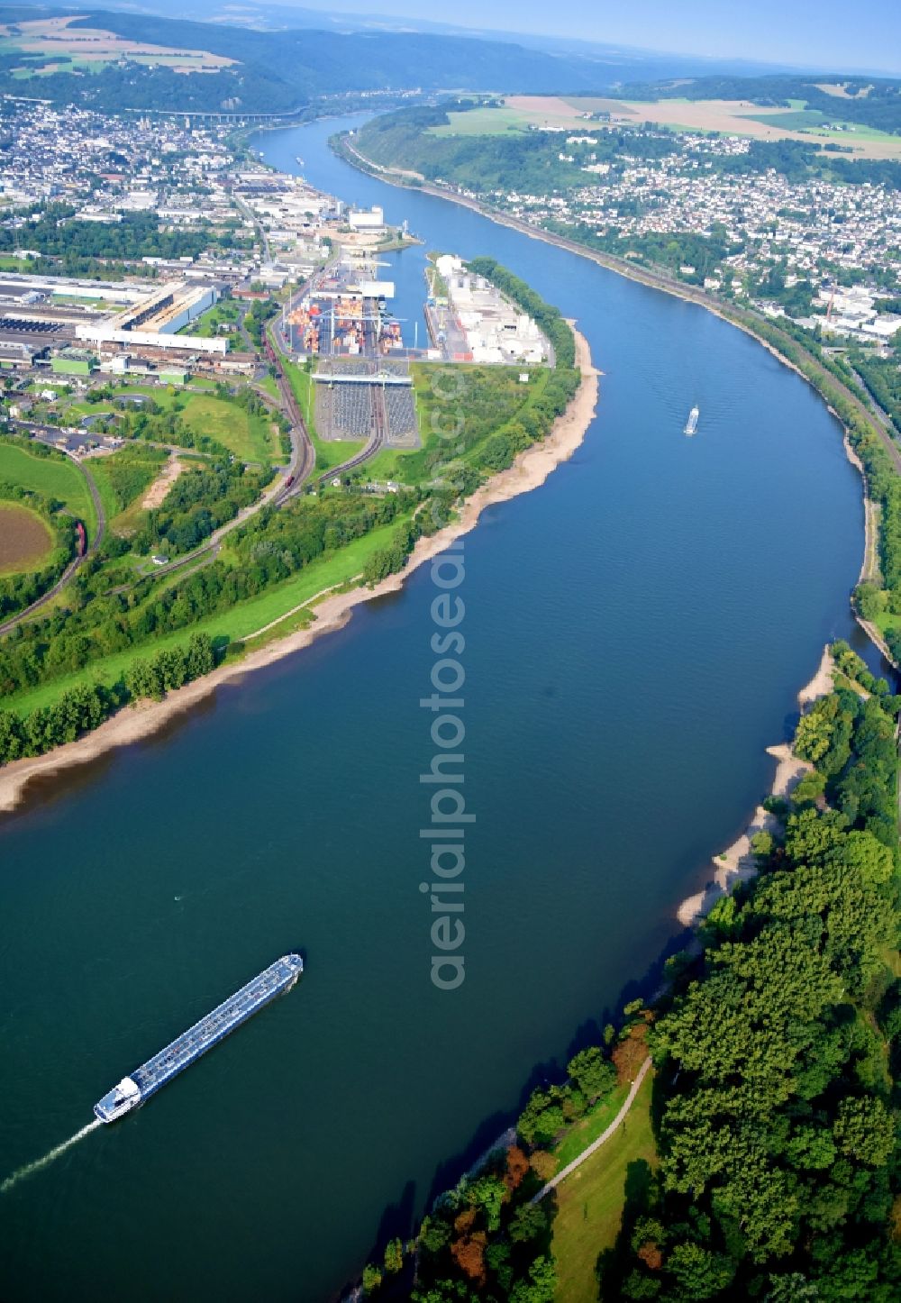 Neuwied from above - Curved loop of the riparian zones on the course of the river Rhine in Neuwied in the state Rhineland-Palatinate, Germany