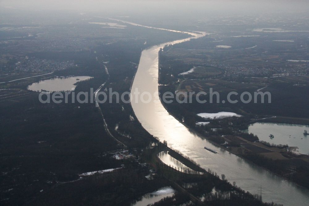 Aerial photograph Karlsruhe - Curved loop of the riparian zones on the course of the river Rhine in the district Knielingen in Karlsruhe in the state Baden-Wuerttemberg