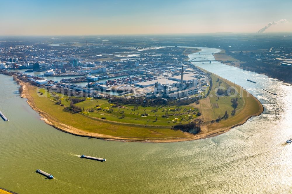 Düsseldorf from the bird's eye view: Curved loop of the riparian zones on the course of the river Rhine in the district Oberkassel in Duesseldorf in the state North Rhine-Westphalia, Germany