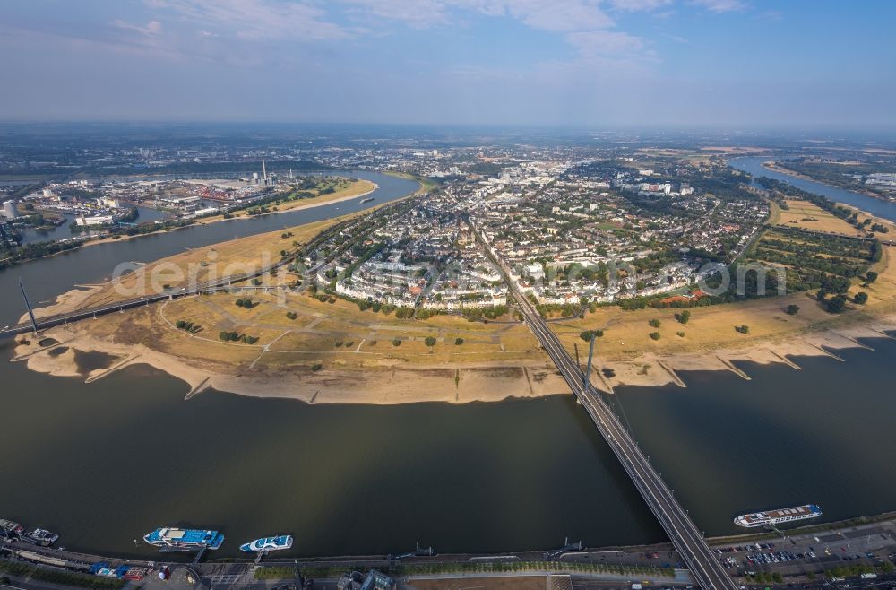 Düsseldorf from above - Curved loop of the riparian zones on the course of the river Rhine in the district Oberkassel in Duesseldorf in the state North Rhine-Westphalia, Germany