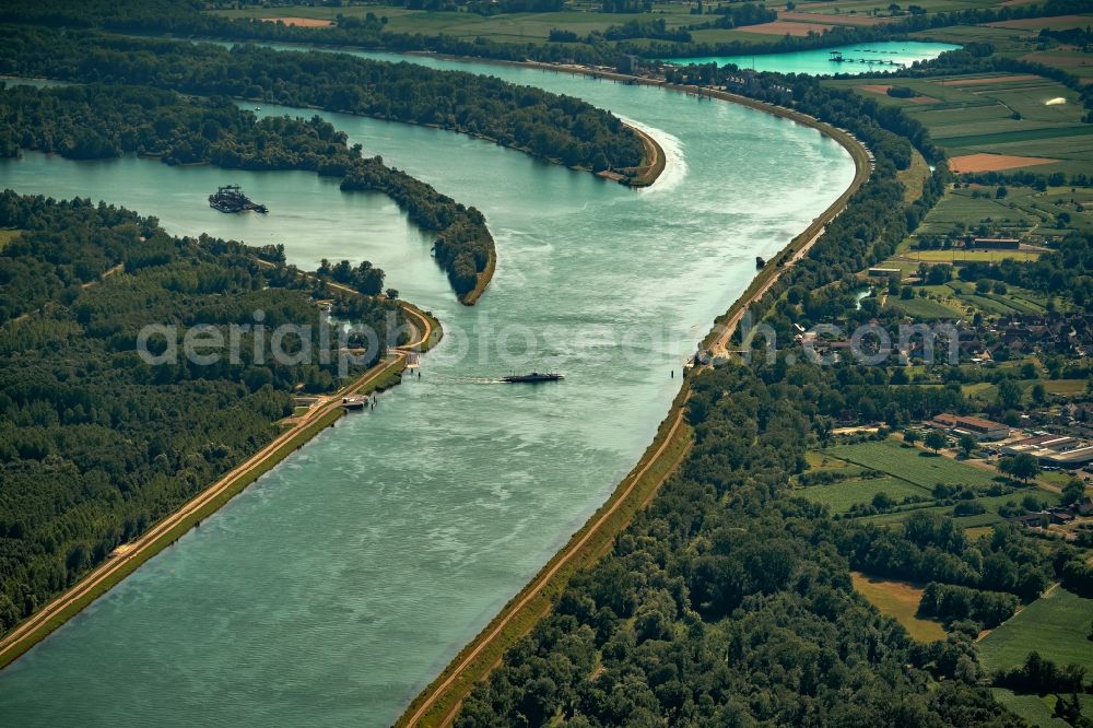 Rhinau from the bird's eye view: Curved loop of the riparian zones on the course of the river Rhine in Rhinau in Grand Est, France