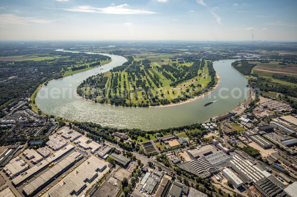 Stürzelberg from above - Curved meanders - loop of the bank areas on the Rhine at the nature reserve Zonser Grind in Stuerzelberg in the state North Rhine-Westphalia, Germany