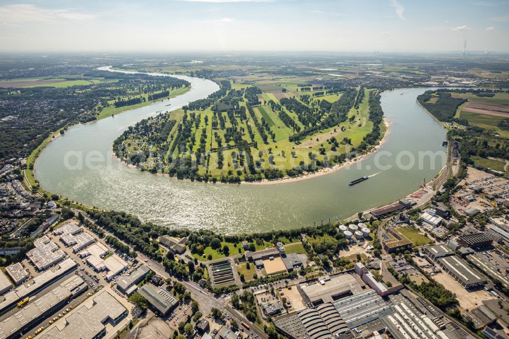 Aerial photograph Stürzelberg - Curved meanders - loop of the bank areas on the Rhine at the nature reserve Zonser Grind in Stuerzelberg in the state North Rhine-Westphalia, Germany