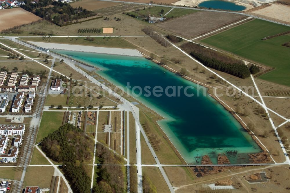 Aerial photograph München - Shore areas at the lake area of a??a??the Riemer See in the Riemer Park in the district of Trudering-Riem in Munich in the state Bavaria, Germany