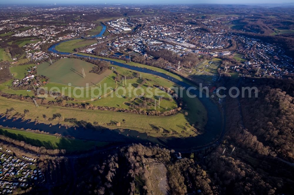 Aerial photograph Hattingen - Curved loop of the riparian zones on the course of the river Ruhr in Hattingen in the state North Rhine-Westphalia, Germany