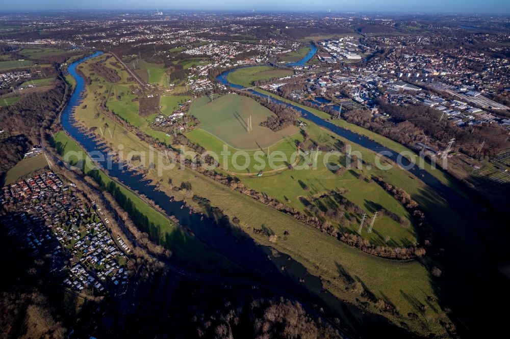 Hattingen from the bird's eye view: Curved loop of the riparian zones on the course of the river Ruhr in Hattingen in the state North Rhine-Westphalia, Germany