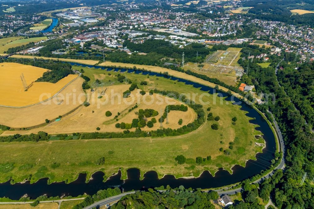 Hattingen from the bird's eye view: Curved loop of the riparian zones on the course of the river Ruhr in Hattingen in the state North Rhine-Westphalia, Germany