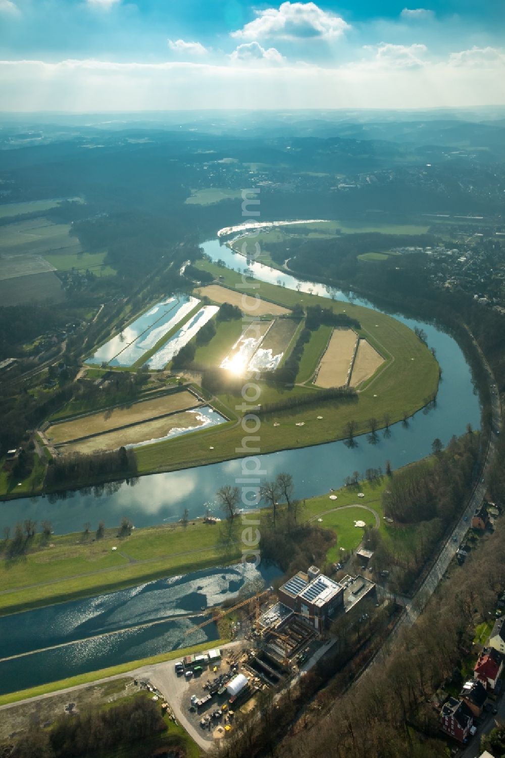 Witten from the bird's eye view: Curved loop of the riparian zones on the course of the river Ruhr in Witten in the state North Rhine-Westphalia