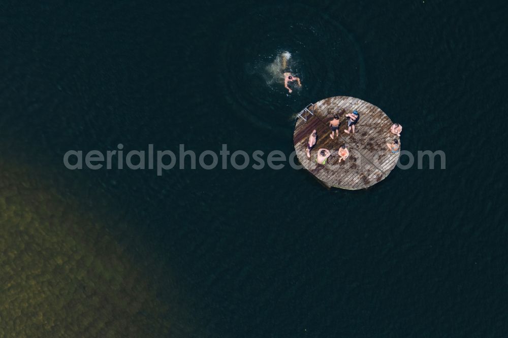 Aerial photograph Bremen - Sandy beach areas on the Achterdieksee in the district Oberneuland in Bremen, Germany