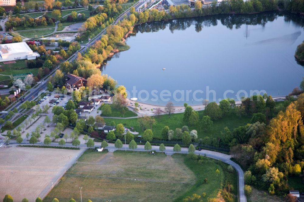 Bensheim from above - Sandy beach areas on the Badesee Bensheim in Bensheim in the state Hesse