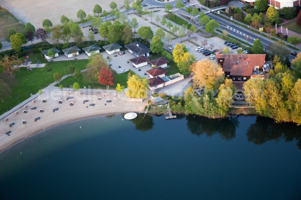 Aerial image Bensheim - Sandy beach areas on the Badesee Bensheim in Bensheim in the state Hesse