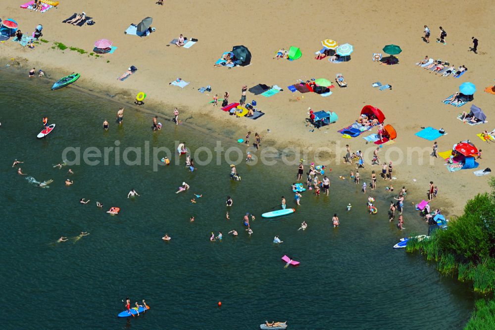 Petershagen from above - Sandy beach areas on the Badesee Lahde on street Friller Strasse in the district Timpen in Petershagen in the state North Rhine-Westphalia, Germany