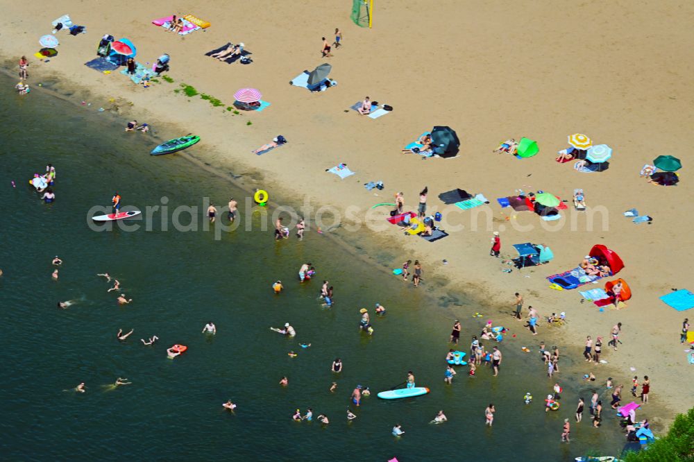 Petershagen from the bird's eye view: Sandy beach areas on the Badesee Lahde on street Friller Strasse in the district Timpen in Petershagen in the state North Rhine-Westphalia, Germany