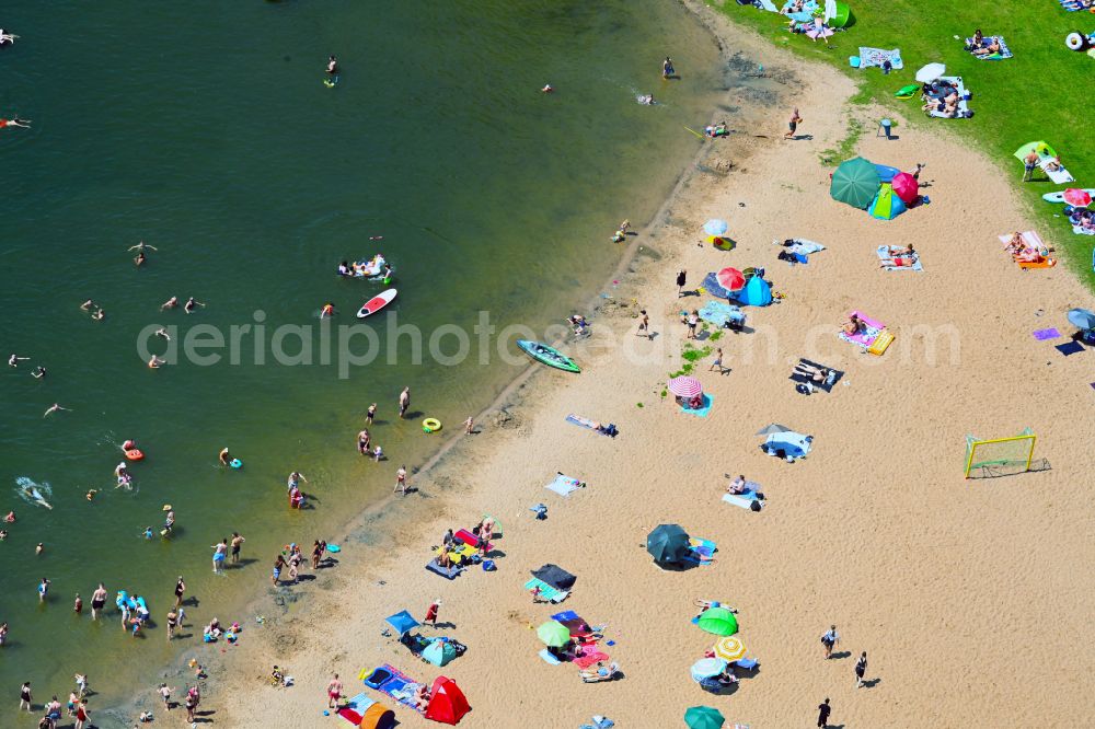 Petershagen from the bird's eye view: Sandy beach areas on the Badesee Lahde on street Friller Strasse in the district Timpen in Petershagen in the state North Rhine-Westphalia, Germany