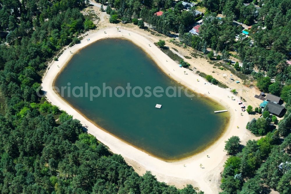 Wesendorf from above - Sandy beach areas on the - Badesee in Wesendorf in the state Lower Saxony, Germany