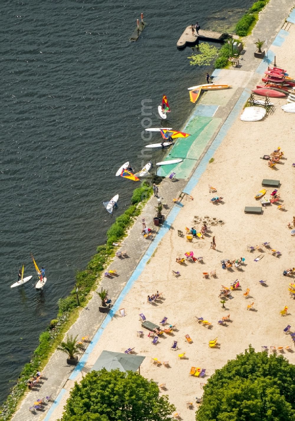 Aerial image Essen - Sandy beach areas on the Baldeneysee in Essen in the state North Rhine-Westphalia, Germany