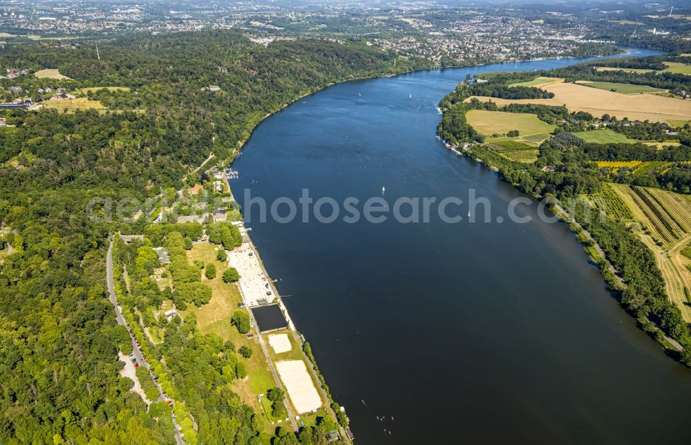 Aerial photograph Essen - Sandy beach areas on the Seaside Beach Baldeney on Baldeneysee in Essen in the state North Rhine-Westphalia, Germany