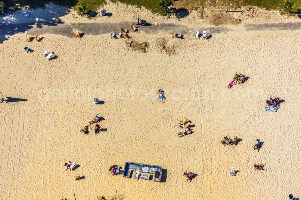 Aerial photograph Essen - Sandy beach areas on the Seaside Beach Baldeney on Baldeneysee in Essen in the state North Rhine-Westphalia, Germany