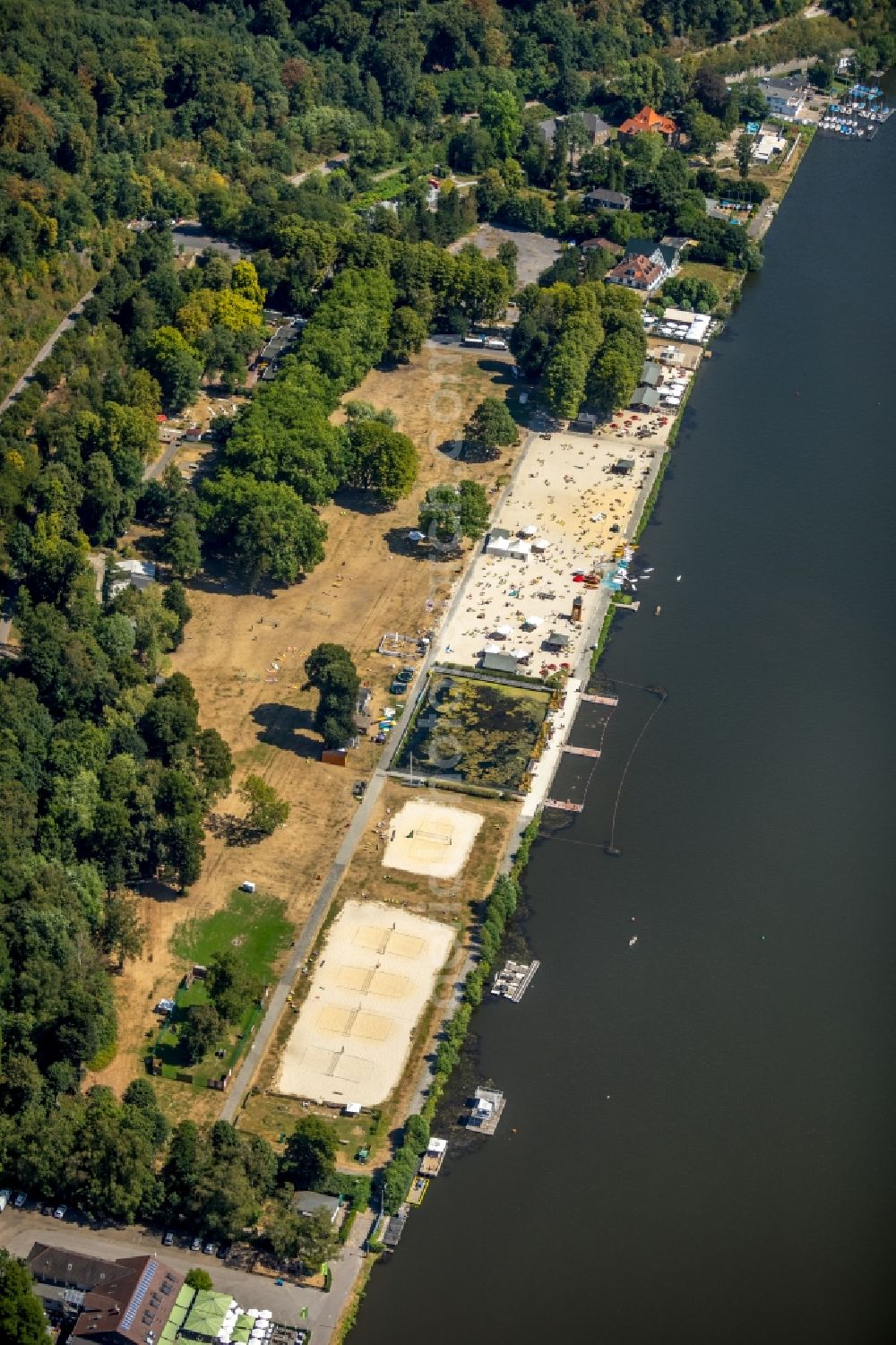 Essen from above - Sandy beach areas on the Seaside Beach Baldeney on Baldeneysee in Werden in the state North Rhine-Westphalia, Germany