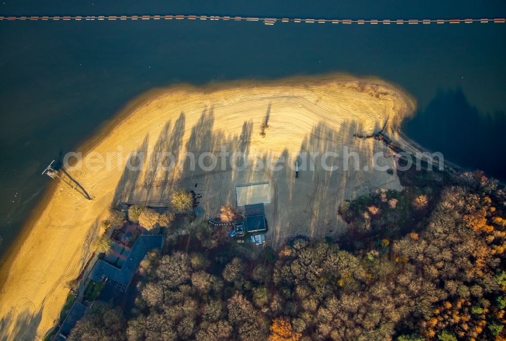 Haltern am See from the bird's eye view: Sandy beach areas on the Seebad Haltern on Hullerner Strasse in Haltern am See in the state North Rhine-Westphalia, Germany