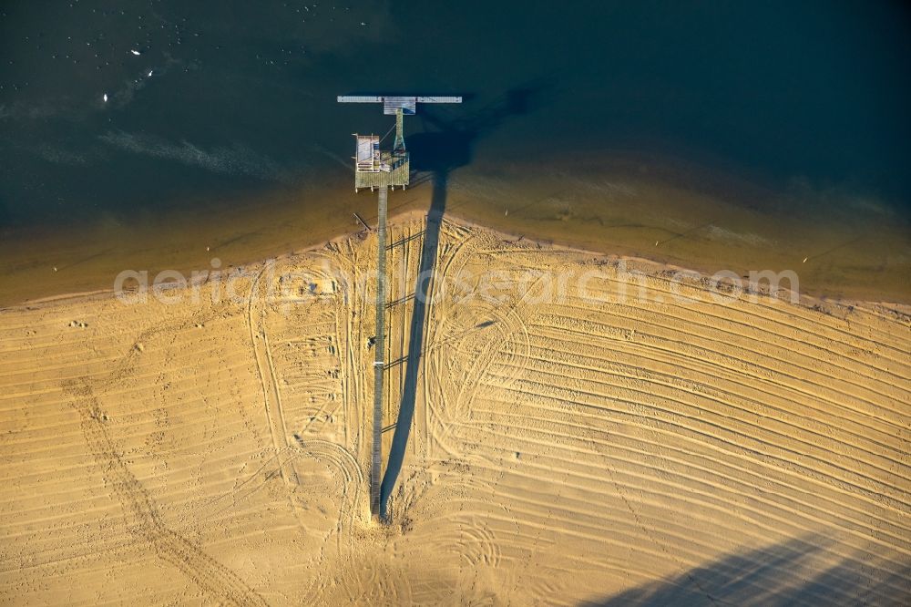 Aerial image Haltern am See - Sandy beach areas on the Seebad Haltern on Hullerner Strasse in Haltern am See in the state North Rhine-Westphalia, Germany