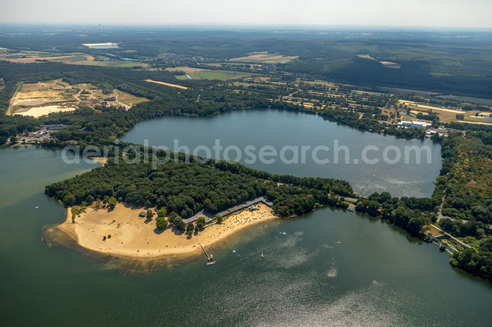 Aerial photograph Haltern am See - Sandy beach areas on the Seebad Haltern on Hullerner Strasse in Haltern am See in the state North Rhine-Westphalia, Germany