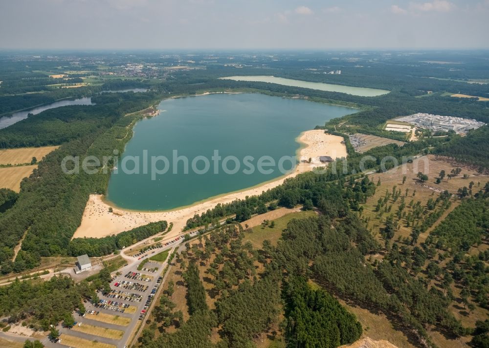 Haltern am See from the bird's eye view: Sandy beach areas on the Silbersee in the district Sythen in Haltern am See in the state North Rhine-Westphalia, Germany