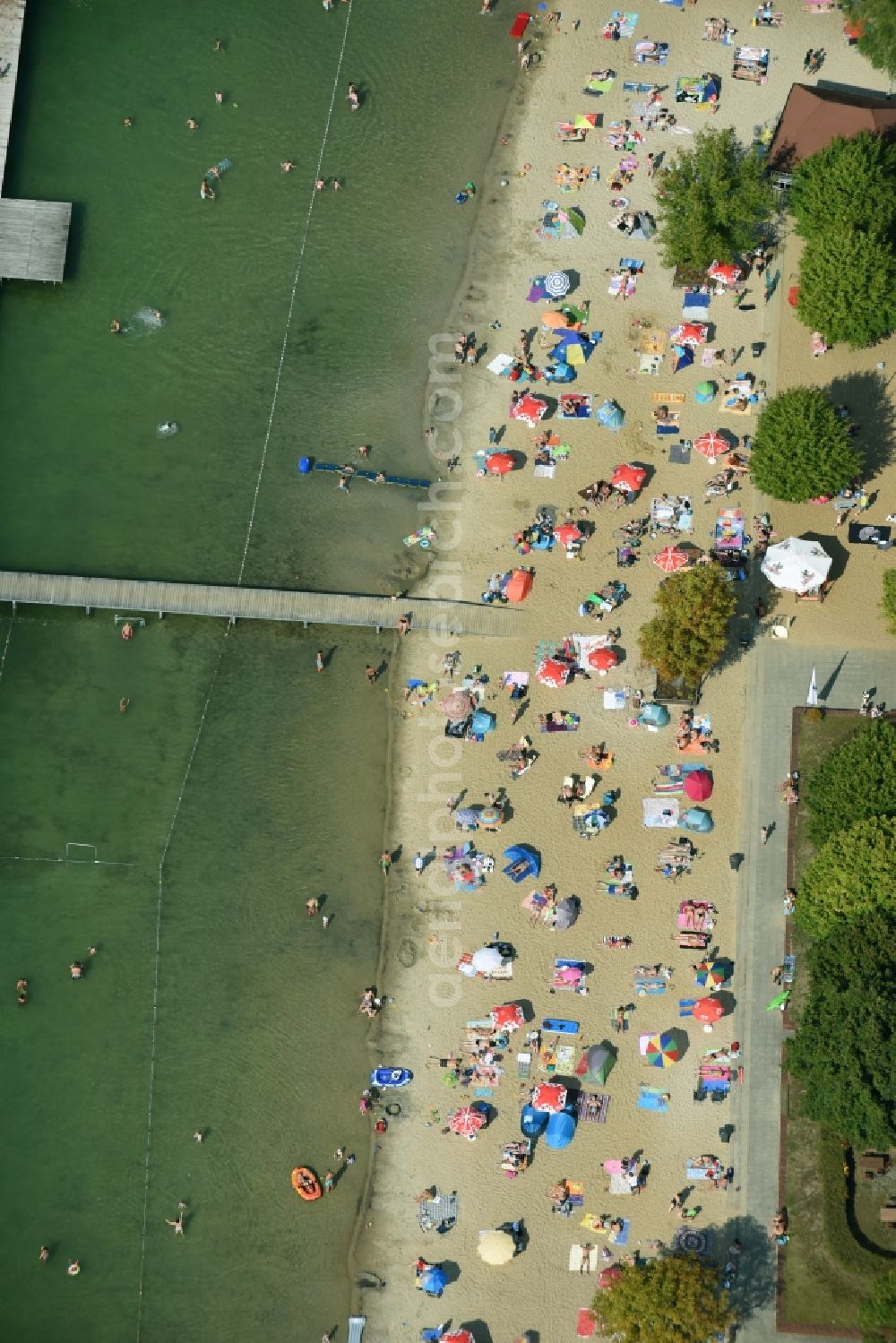 Aerial image Biesenthal - Sandy beach areas on the Strandbad Wukensee on the Ruhlsdorfer Strasse in Biesenthal in the state Brandenburg