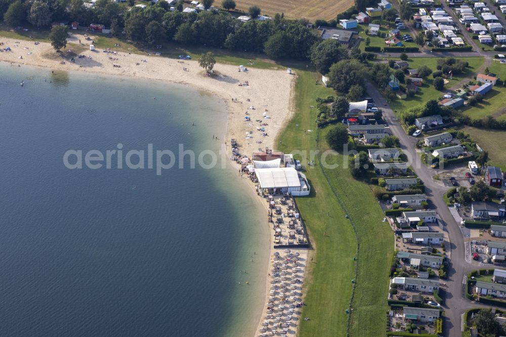 Wachtendonk from the bird's eye view: Sandy beach areas on the Wankumer Heidesee in Wachtendonk in the state North Rhine-Westphalia, Germany