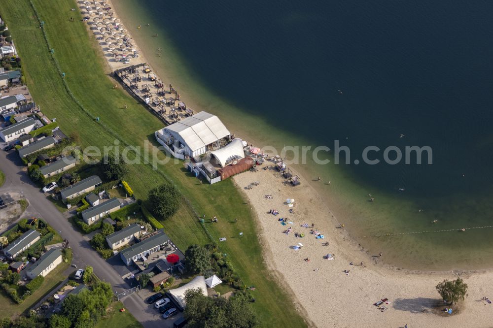 Aerial image Wachtendonk - Sandy beach areas on the Wankumer Heidesee in Wachtendonk in the state North Rhine-Westphalia, Germany