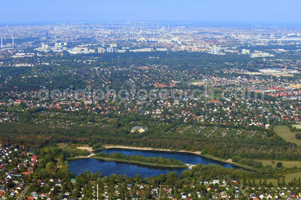 Aerial photograph Berlin - Sandy beach areas on the on Natur and Schutzwassergebiet on Kressenweg in the district Mahlsdorf in Berlin, Germany