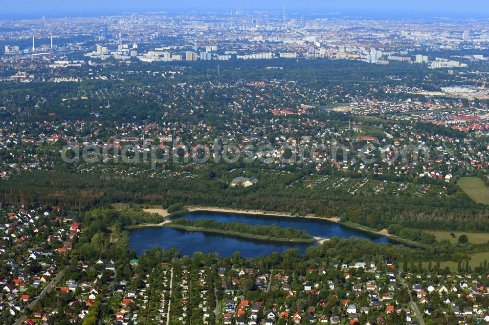 Berlin from above - Sandy beach areas on the on Natur and Schutzwassergebiet on Kressenweg in the district Mahlsdorf in Berlin, Germany