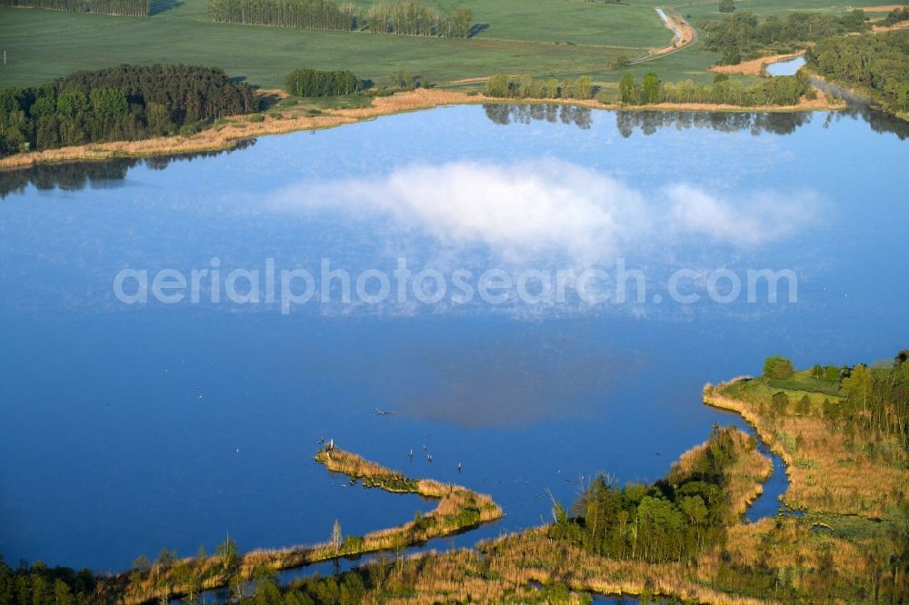 Aerial photograph Dreetz - Shore areas at the lake area of Lake Dreetz and clouds above the water surface in Dreetz in the federal state Brandenburg, Germany