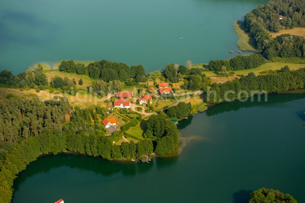 Aerial image Feldberger Seenlandschaft - Riparian areas on the lake area of Houselake and Breiter Luzin with detached houses and forest in the Feldberger Seenlandschaft in the state Mecklenburg - Western Pomerania