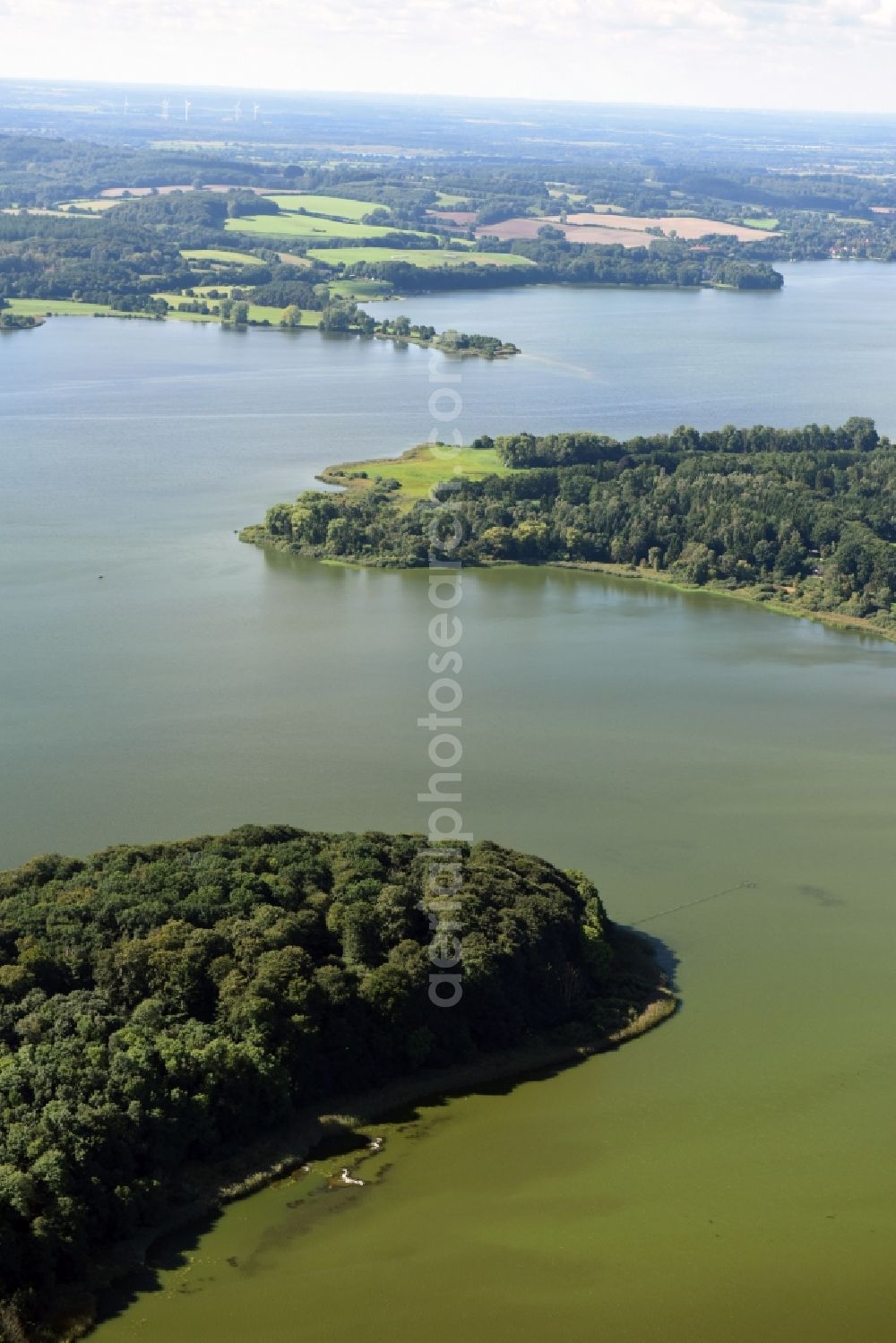 Aerial photograph Felde - Riparian areas on the lake area of Ahrensee in Felde in the state Schleswig-Holstein