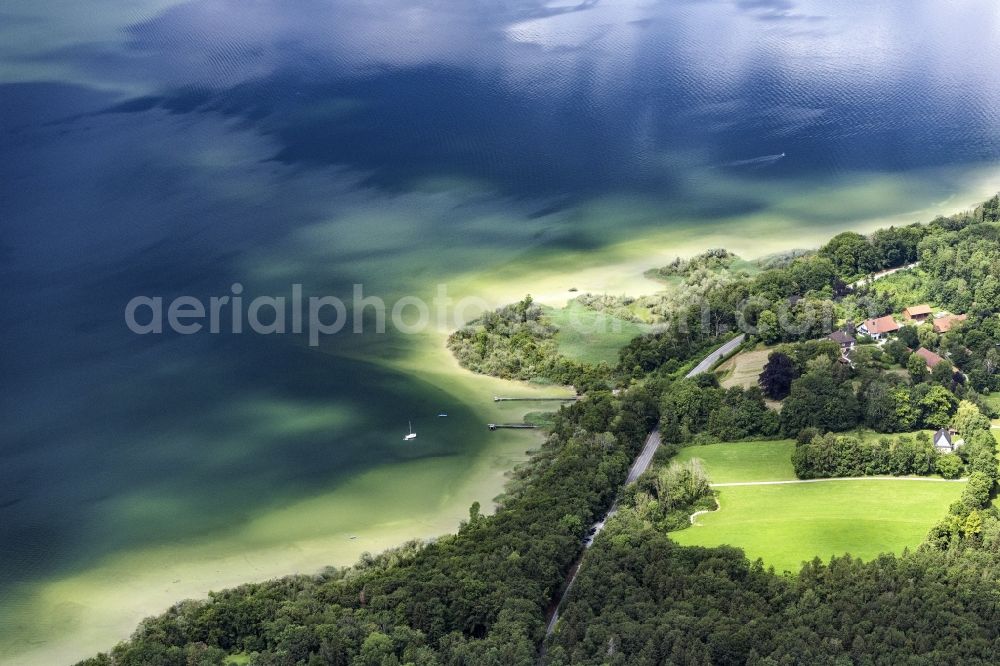 Herrsching am Ammersee from the bird's eye view: Riparian areas on the lake area of Ammersee in Herrsching am Ammersee in the state Bavaria, Germany