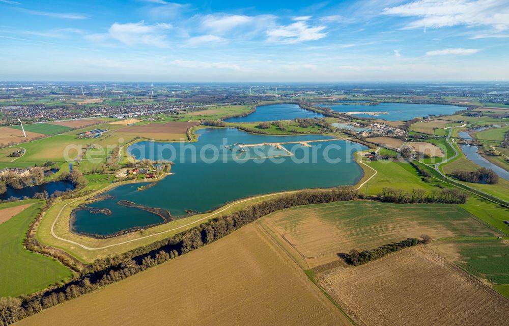 Rees from above - Riparian areas on the lake area of Aspelsches Meer in Rees in the state North Rhine-Westphalia, Germany